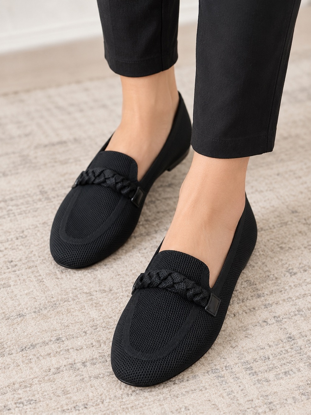 TAHARI ANDALUSIA KNITTED BLACK LOAFERS Size US 6